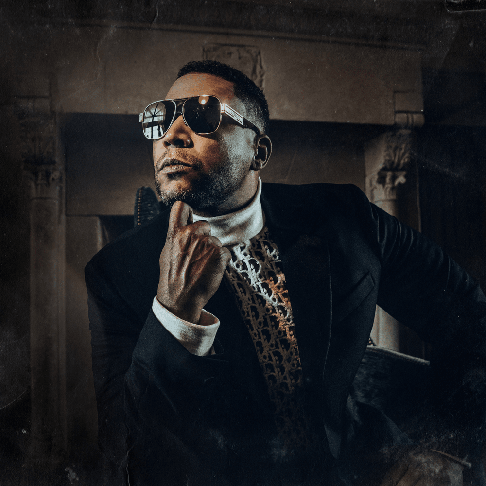 Album cover art for "Soy Yo" by Don Omar