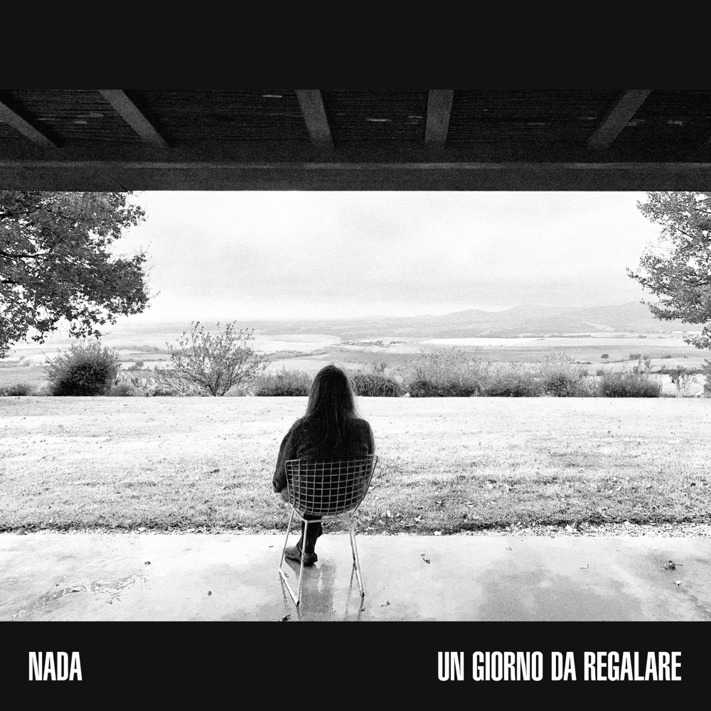 Album cover art for "Un giorno da regalare" by Nada