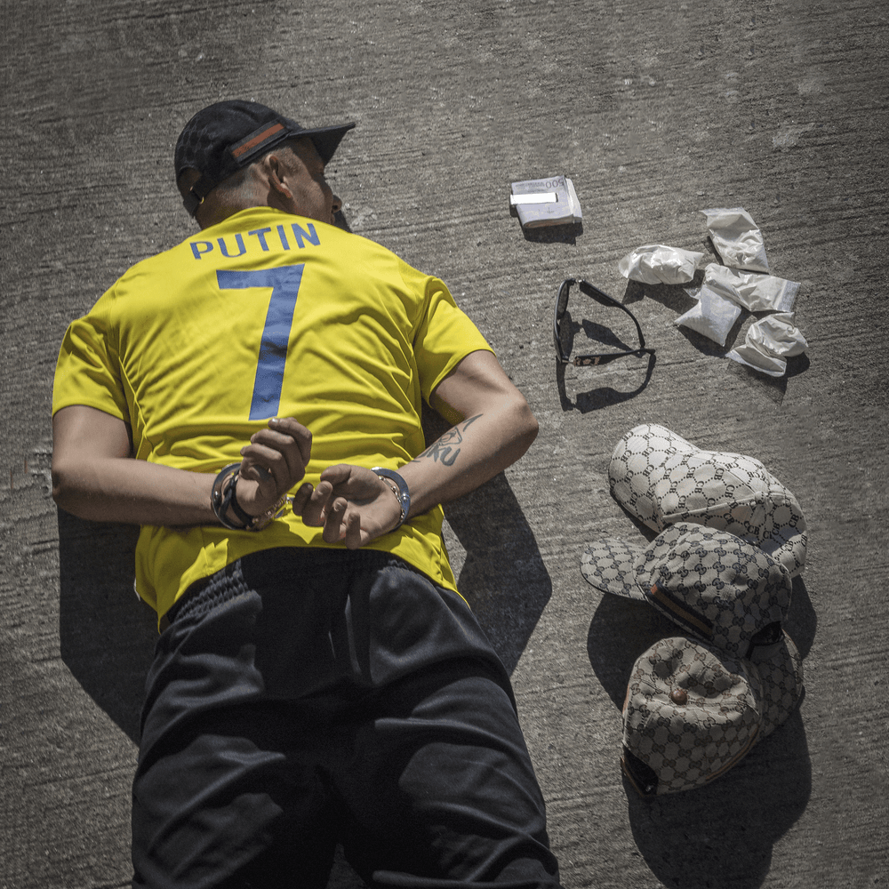 Album cover art for "Richtung Para" by Capital Bra & Sido