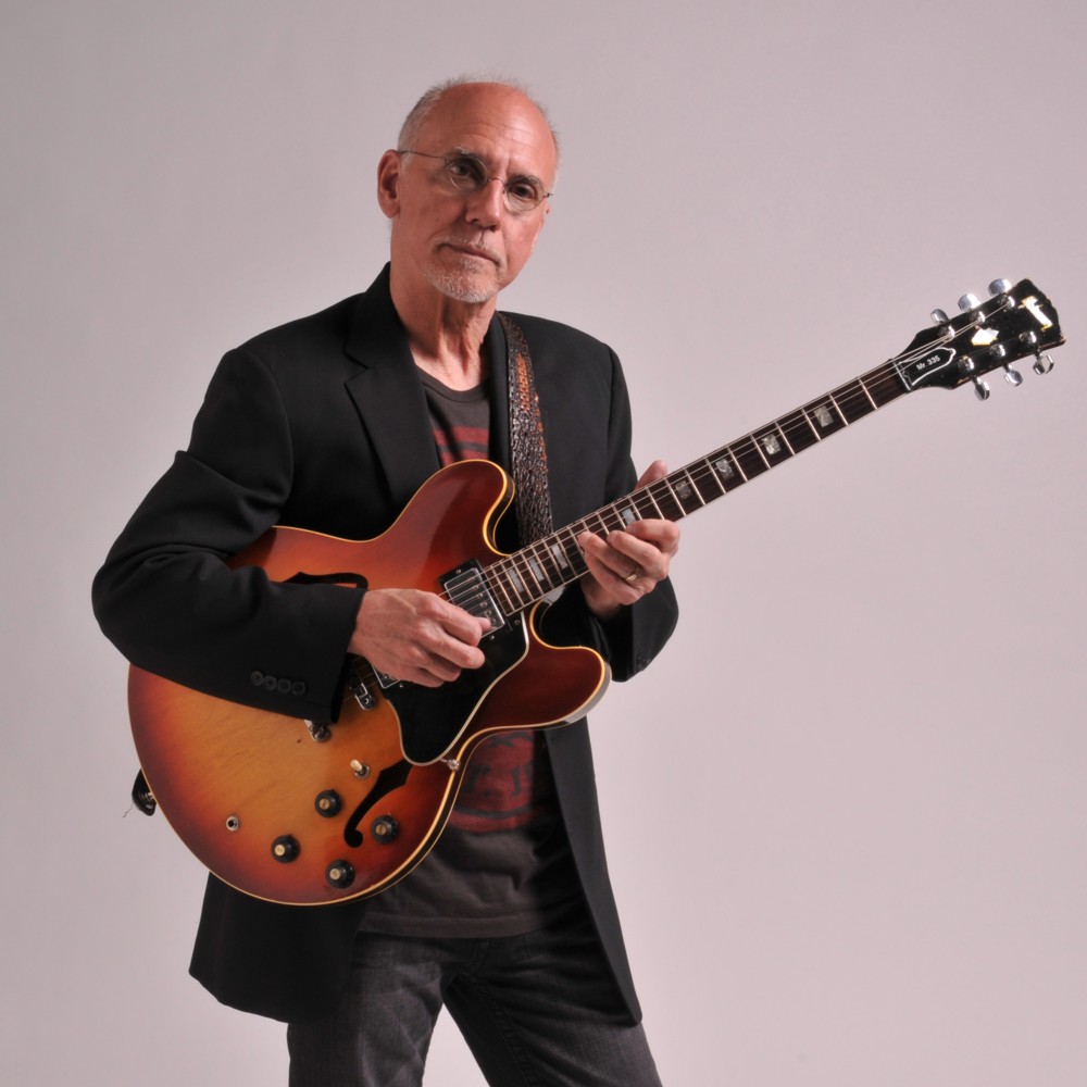 Larry Carlton Profile Picture Photo of Larry Carlton