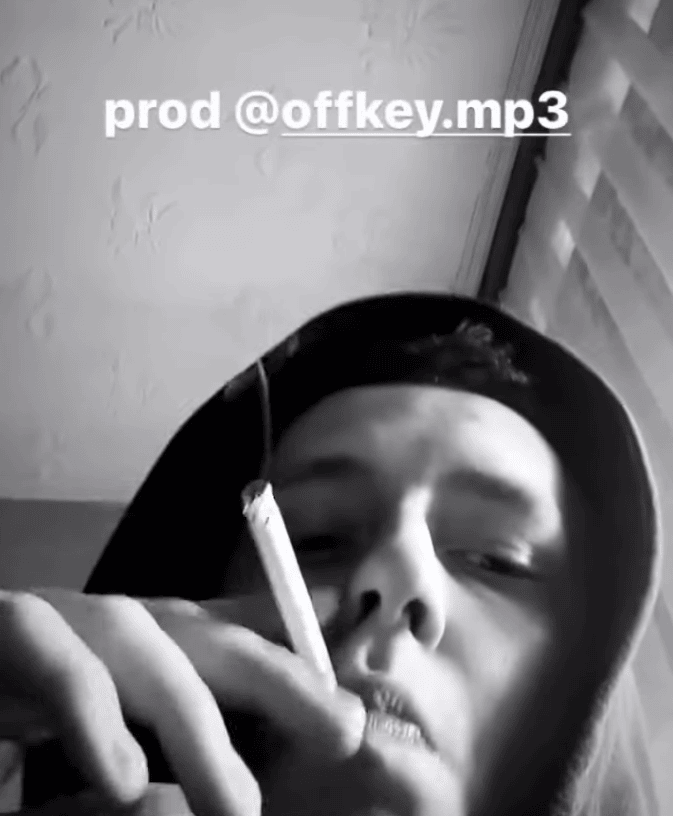 Album cover art for "POWAŻNIE (2022)" by ​vkie