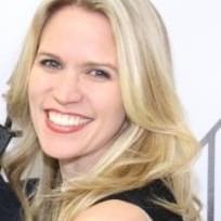 Photo of Lauren Kennedy