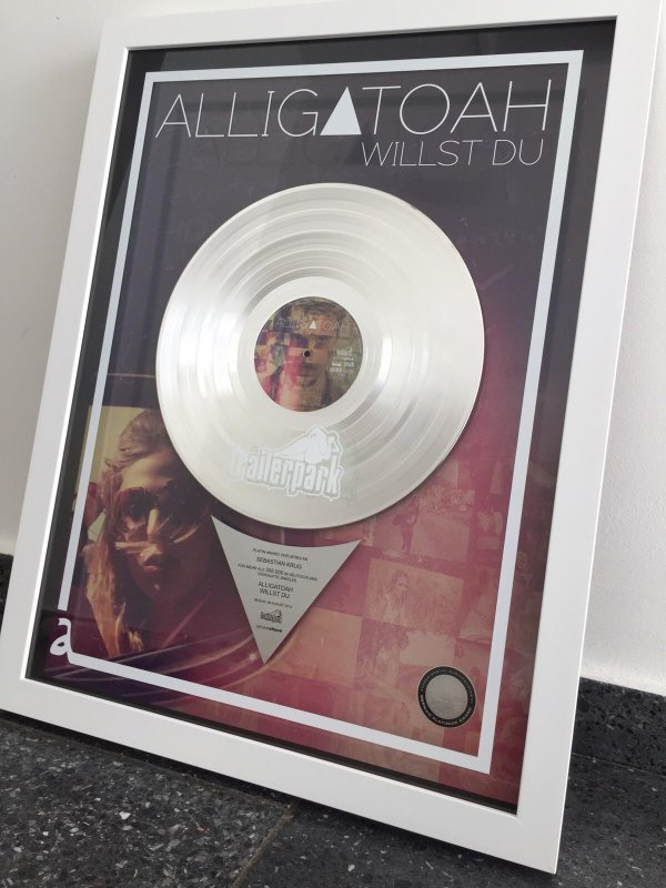 Album cover art for "Alligatoahs Alben/Mixtapes im Überblick" by Rap Genius Deutschland & Genius Deutschland & Alligatoah
