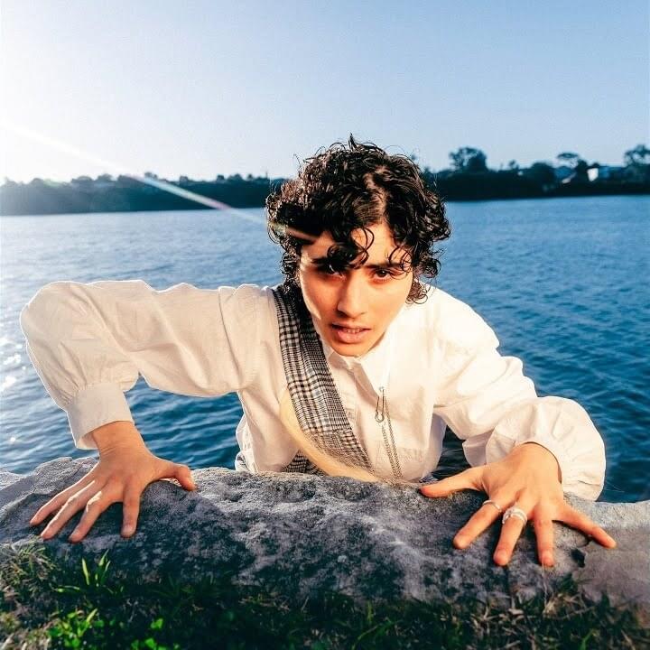 Album cover art for "talking shit" by Montaigne