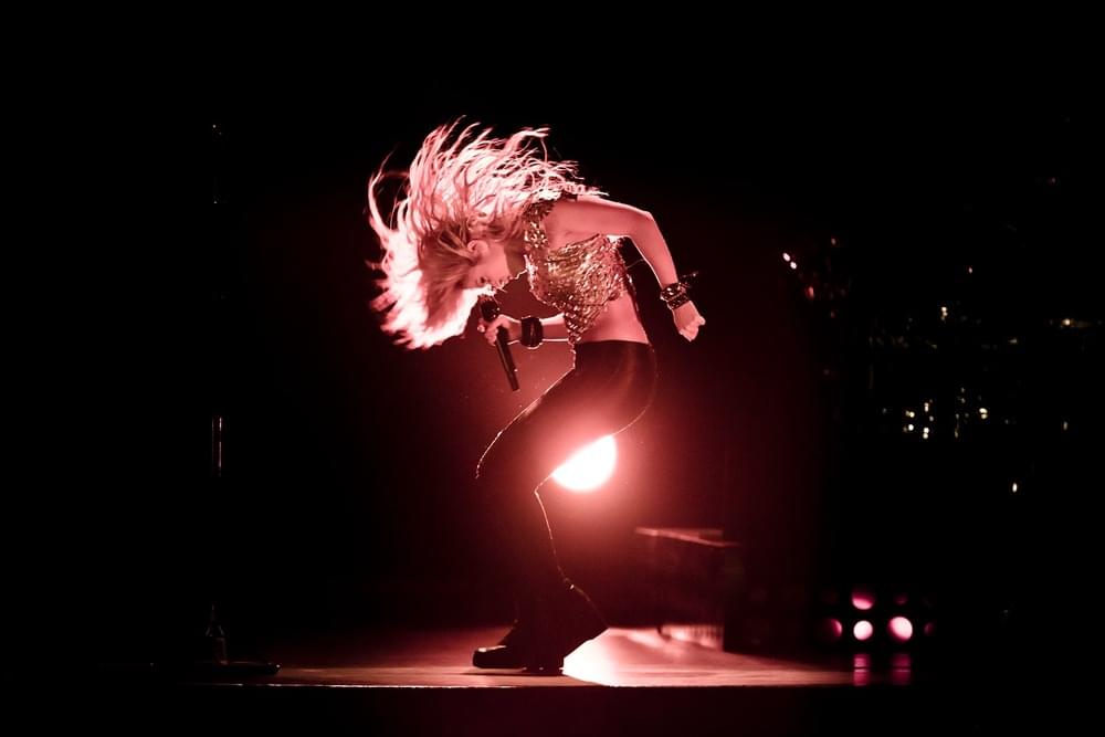 Album cover art for "Why Wait (Live)" by Shakira