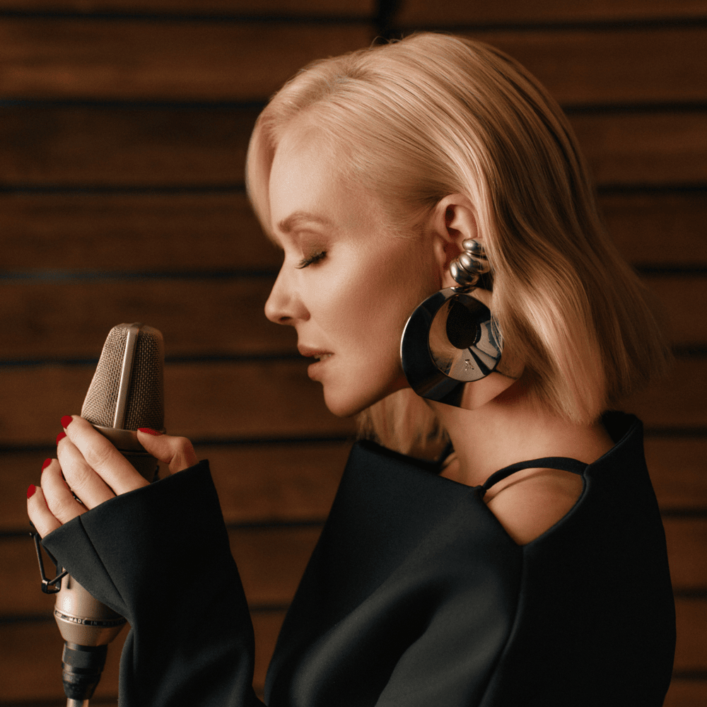 Album cover art for "Začarani krug" by Jelena Rozga