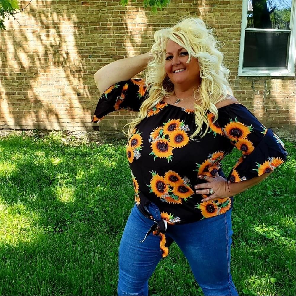 Album cover art for "Middle Of Nowhere" by Shannon Amber