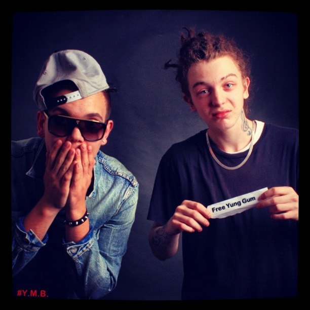Album cover art for "Эй, мама (Free Yung Gum)" by YUNG TRAPPA & Louis Priton