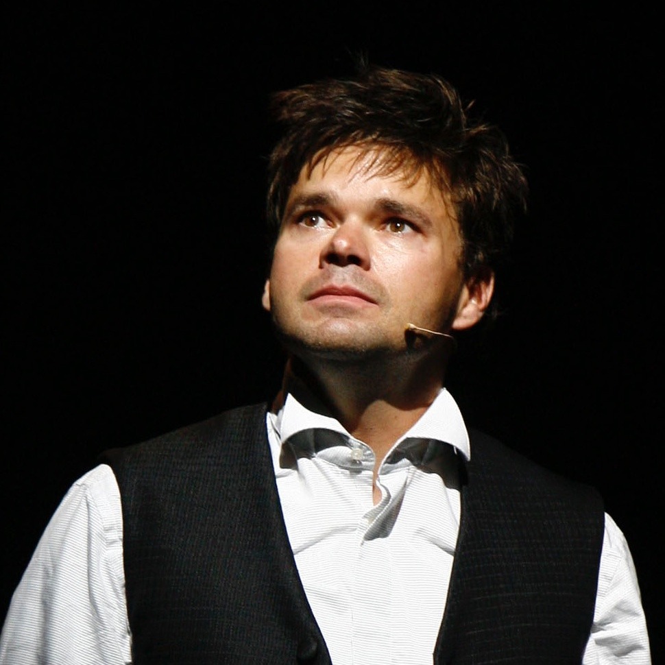 Hunter Foster Profile Picture Photo of Hunter Foster