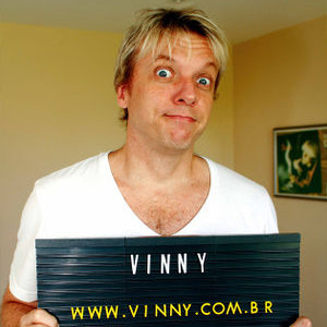 Album cover art for "Sair do Chão" by Vinny (BRA)