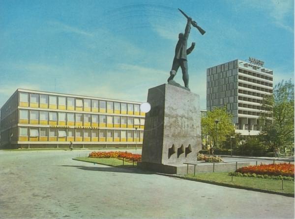 Cover image for Láss, ne csak nézz