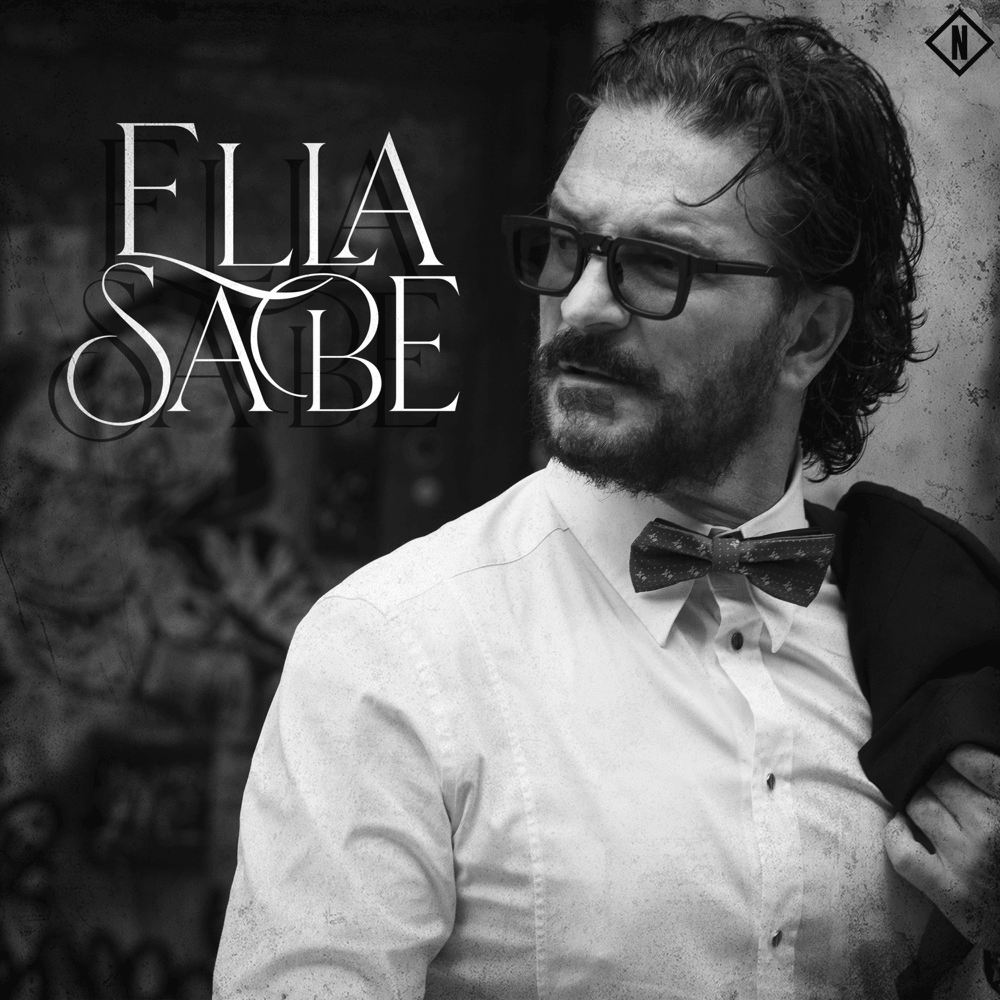 Album cover art for "Ella Sabe" by Ricardo Arjona