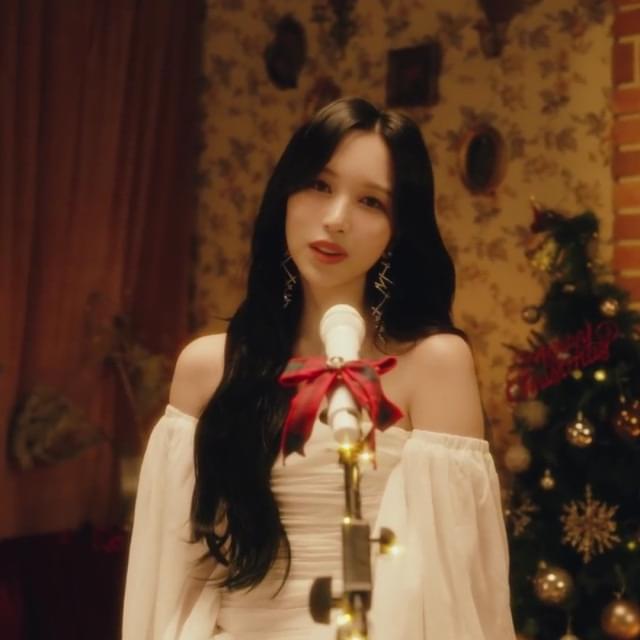 Album cover art for "Snowman" by MINA (TWICE)