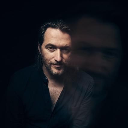 Matthew Perryman Jones Profile Picture Photo of Matthew Perryman Jones