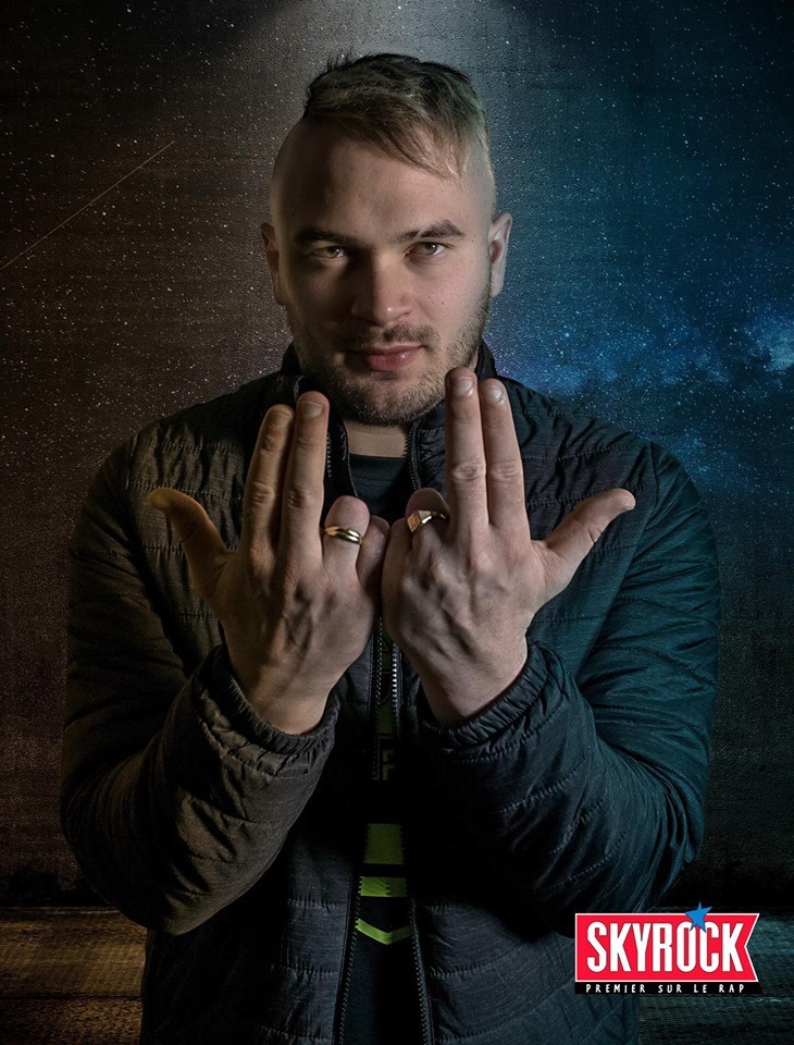 Album cover art for "Jul en freestyle dans Planète Rap [Part 3] #Ovni" by JuL