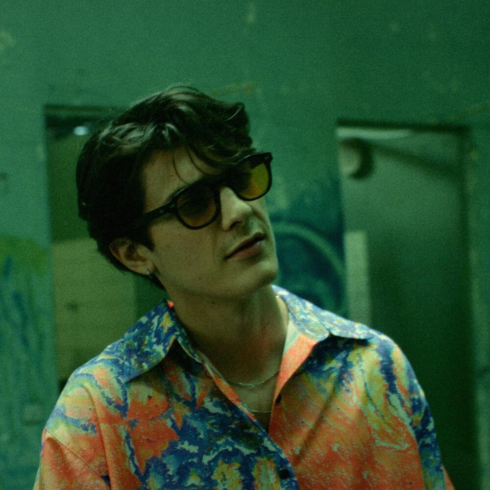 Album cover art for "Regarde-moi" by Kungs