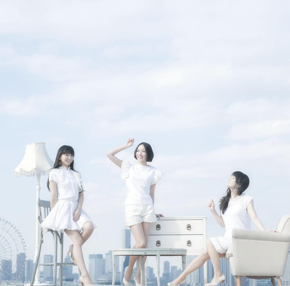 Album cover art for "微かなカオリ (Kasuka na Kaori)" by Perfume