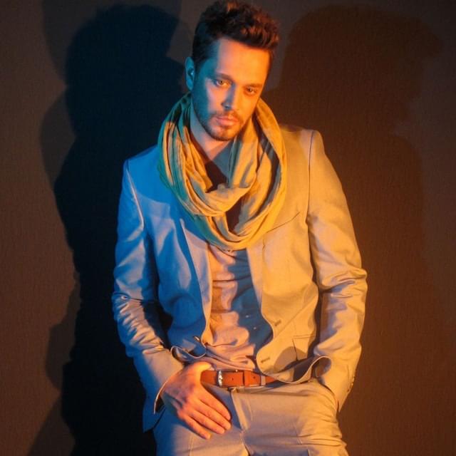 Album cover art for "Aşklarım Büyük Benden" by Murat Boz