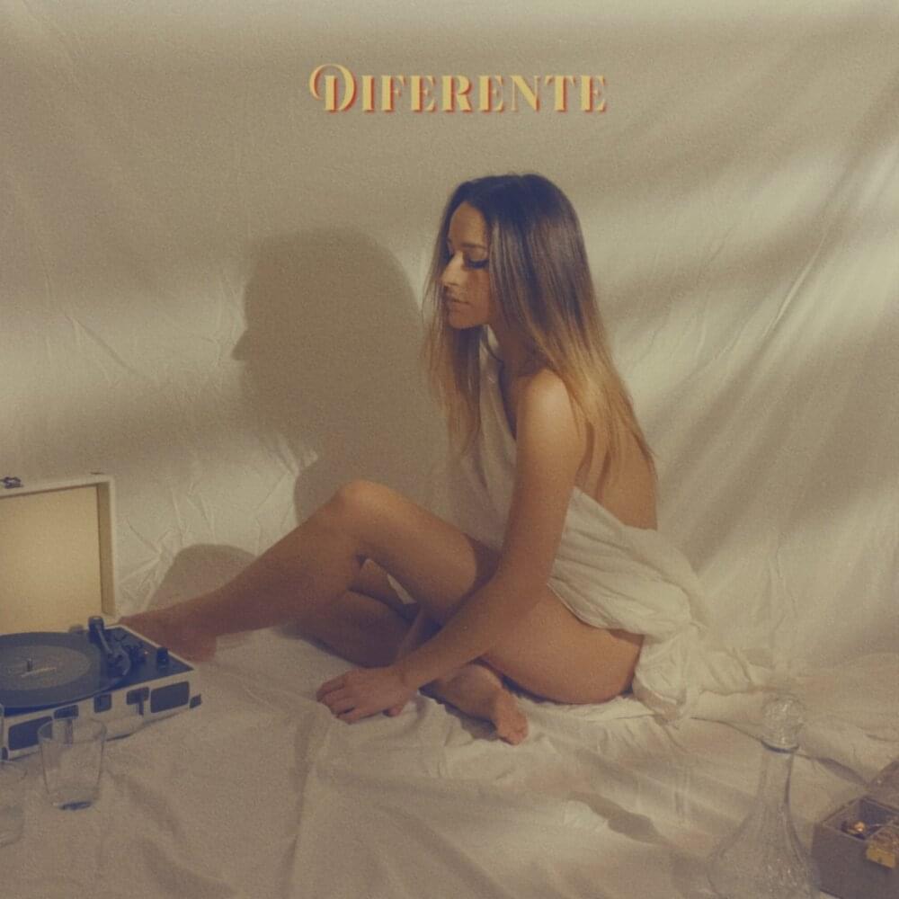 Album cover art for "Diferente" by Belén Aguilera