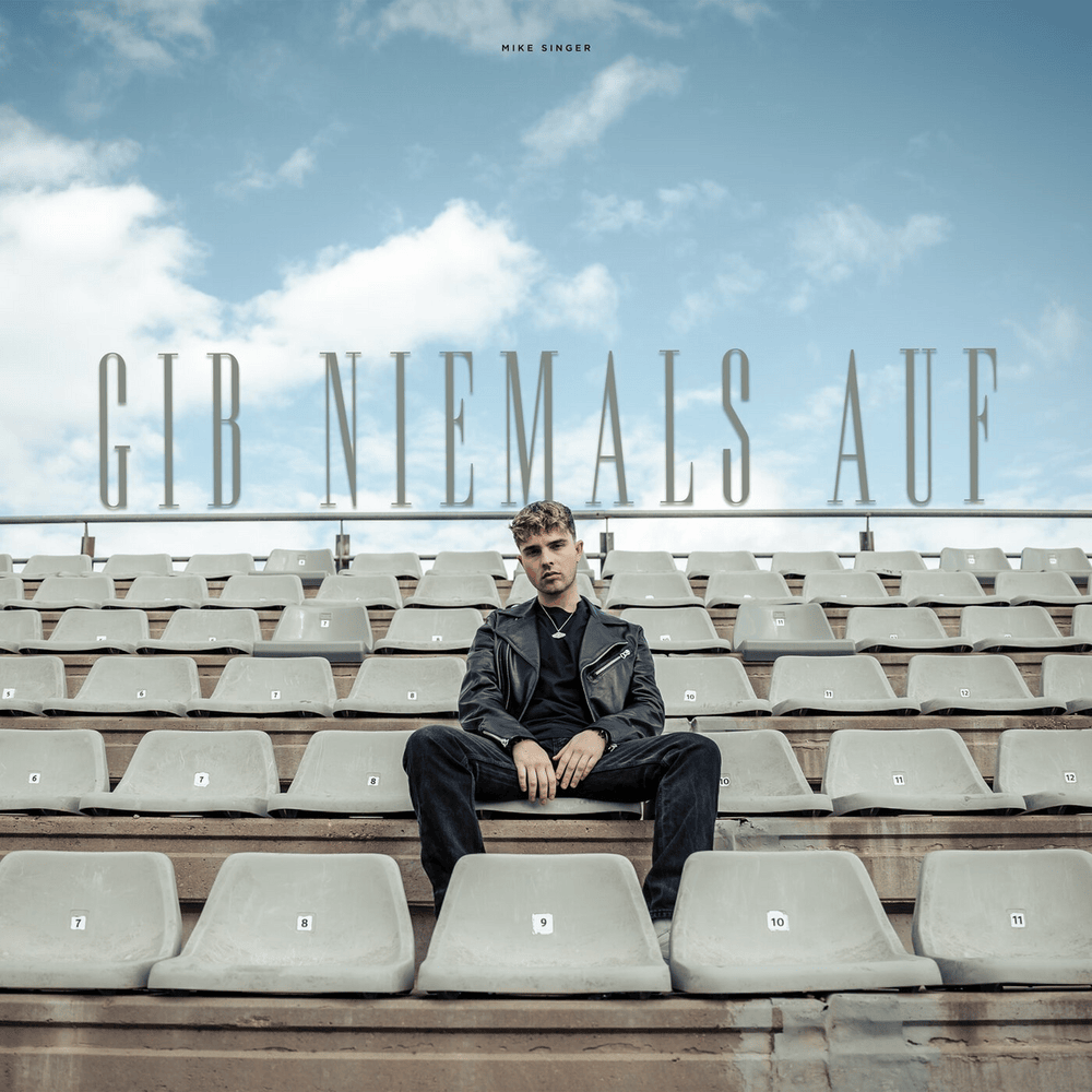 Album cover art for "Gib niemals auf" by Mike Singer
