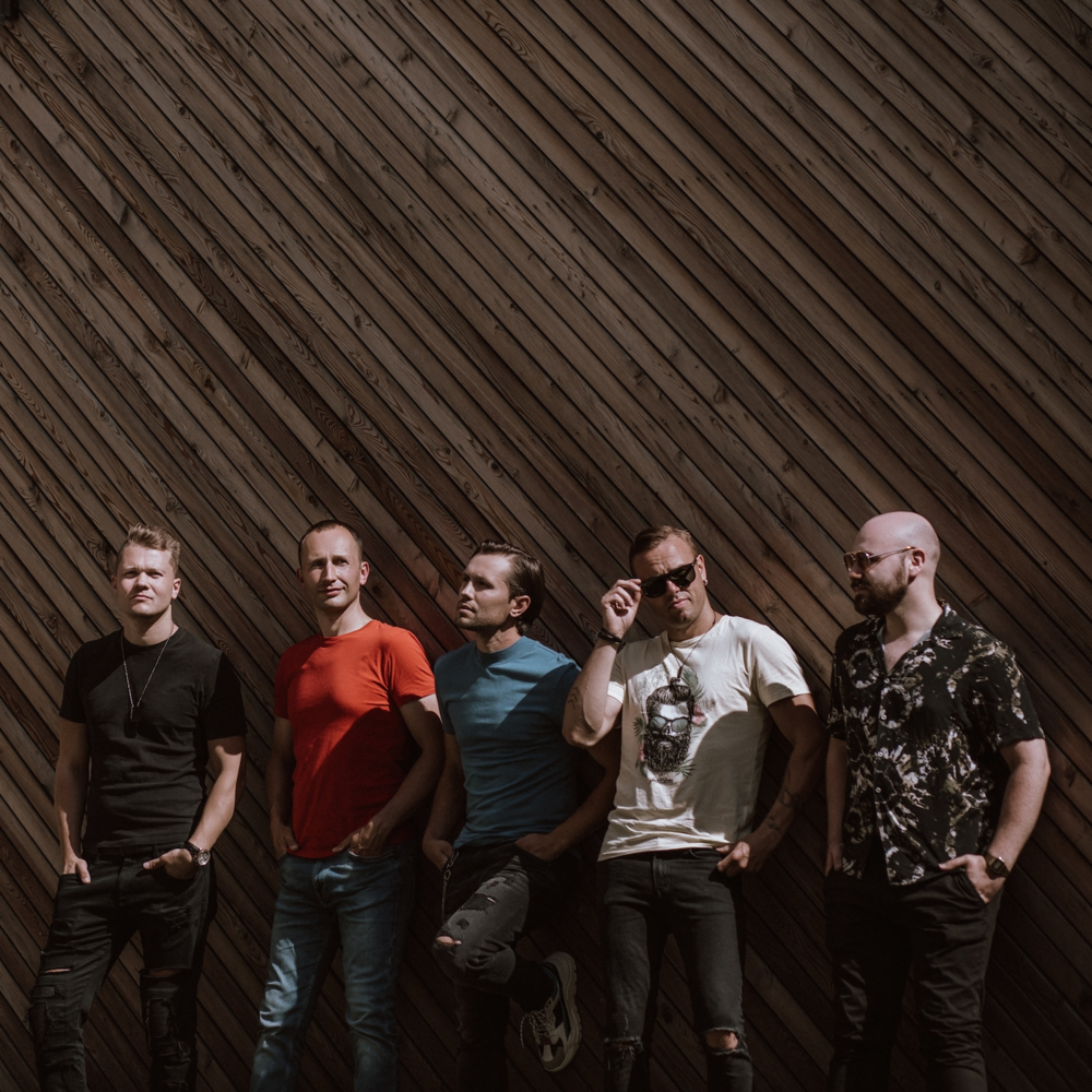 Album cover art for "Eisiu" by Uno Band