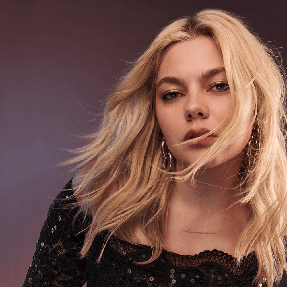 Louane Profile Picture Photo of Louane