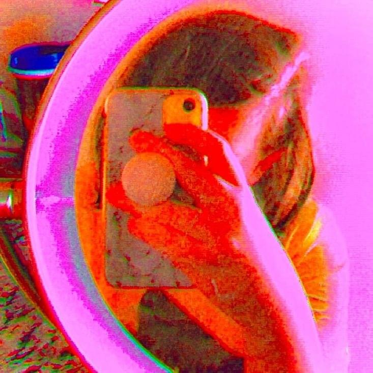 Album cover art for "MIRROR PICS" by ghostholding