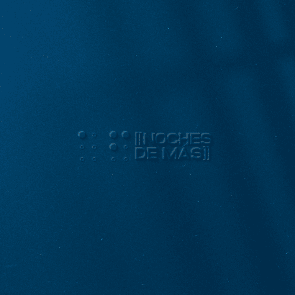 Album cover art for "NOCHES DE MÁS" by Alejo