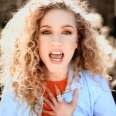 Photo of Amanda Marshall