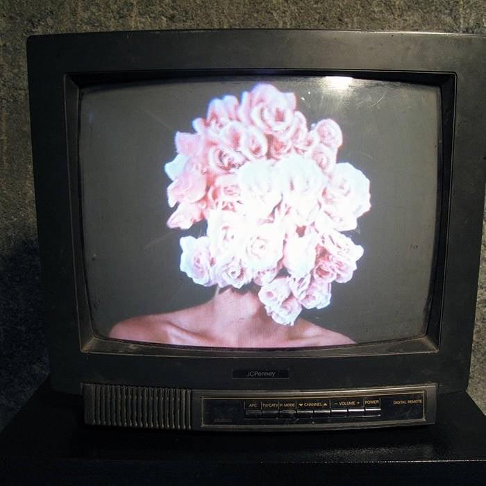 Cover image for sing me something sweet to sleep to