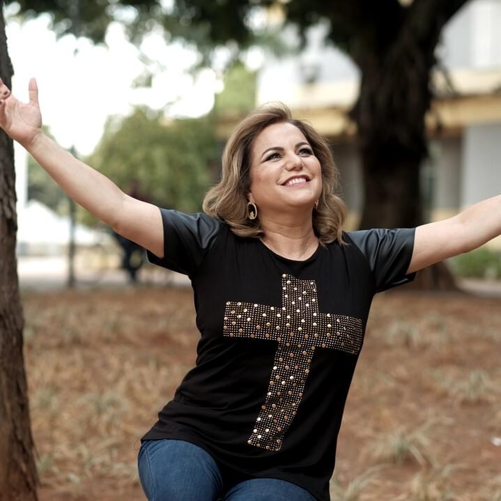 Muito Além Dos Sonhos by Alda Célia