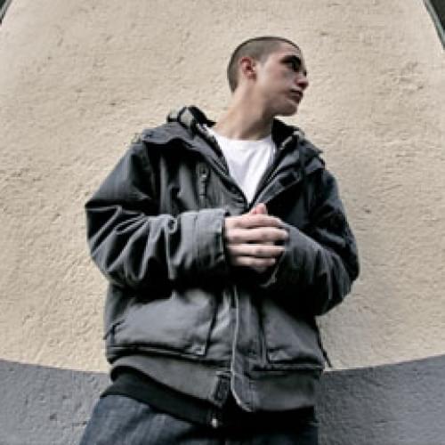 Album cover art for "Al límite" by C. Tangana