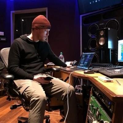 Lewi White Profile Picture Photo of Lewi White
