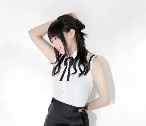 Album cover art for "BLUE ROSE" by 水樹奈々 (Nana Mizuki)