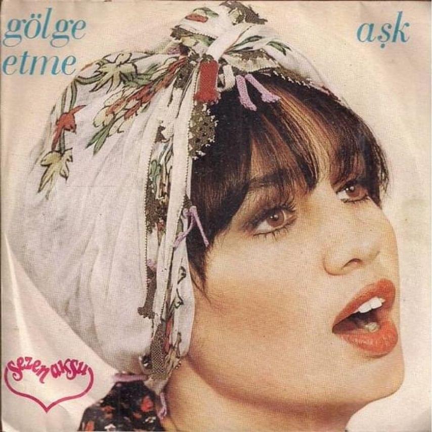 Album cover art for "Aşk" by Sezen Aksu