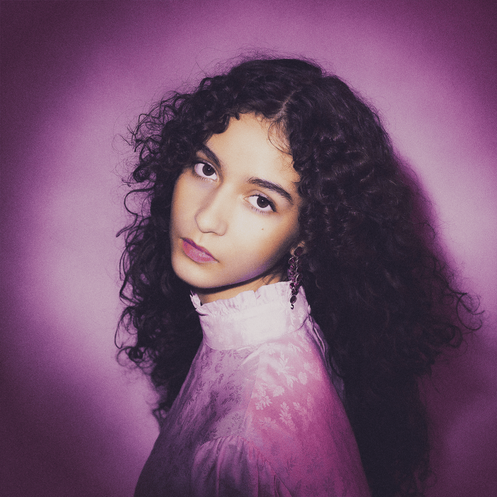 Album cover art for "Paumée sur terre" by Naomi Ayé