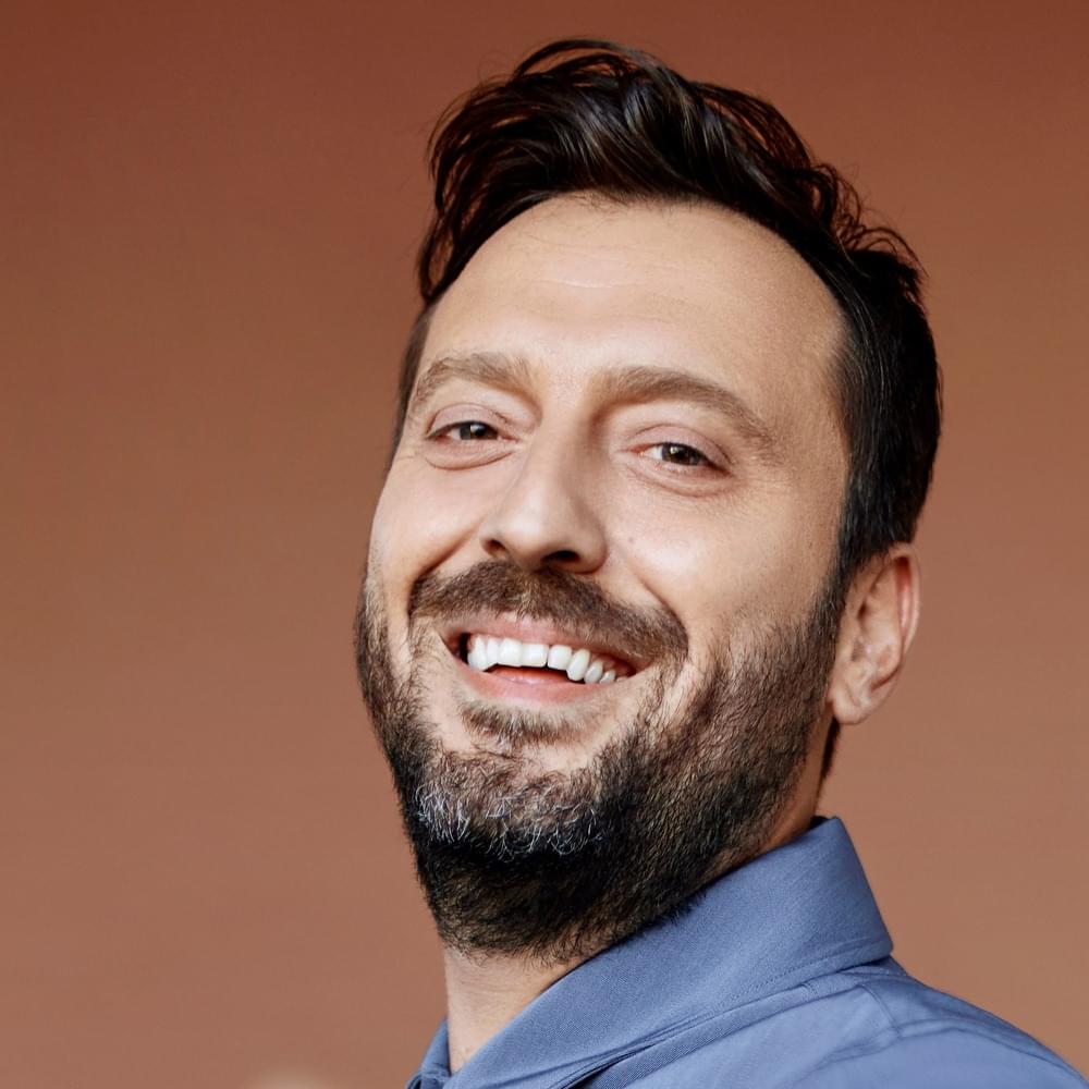 Cesare Cremonini Profile Picture Photo of Cesare Cremonini