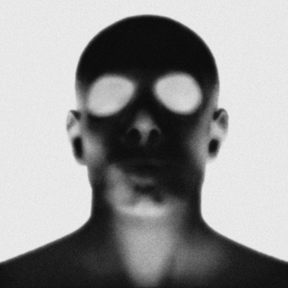 Album cover art for "Не смотри (Don’t Look)" by SODA LUV