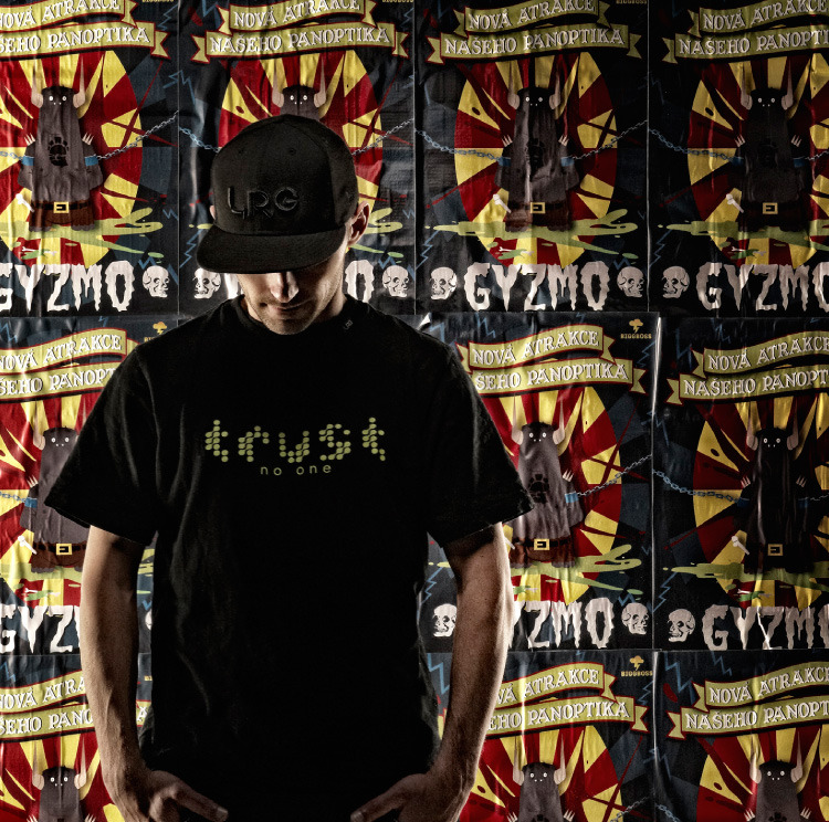 Album cover art for "Relativně spokojenej kak" by LA4 & Hugo Toxxx