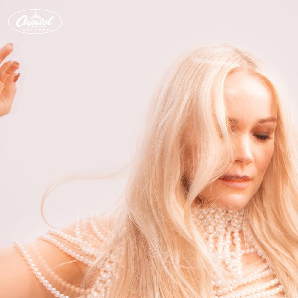 Album cover art for "Pelasta maailma (Vain elämää kausi 14)" by Anna Puu