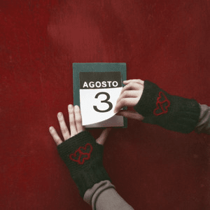 Album cover art for "Agosto" by Bratty