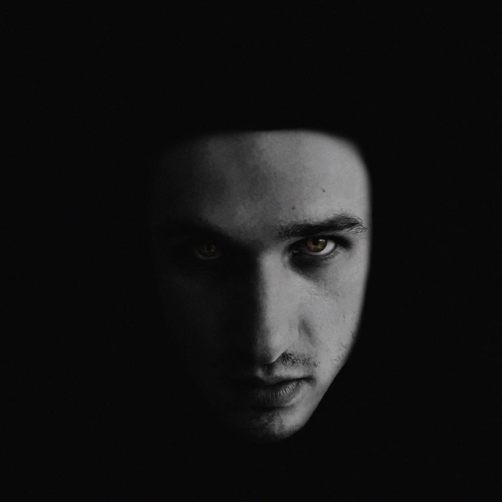 Album cover art for "Больно (Painfully)" by Daniel Shake