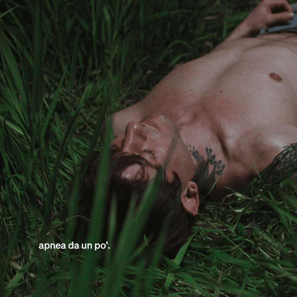 Album cover art for "apnea da un po’." by Rkomi