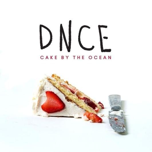 Album cover art for "DNCE - Cake by the Ocean (Tradução em Português)" by Genius Brasil Traduções