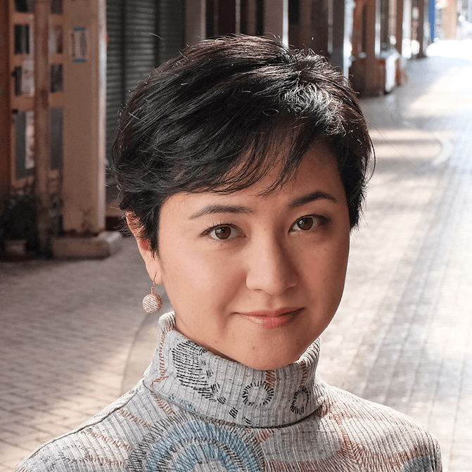 Photo of Claudia Oshiro