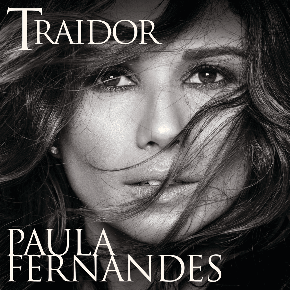 Album cover art for "Traidor" by Paula Fernandes
