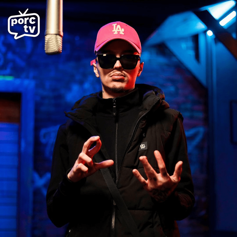 Album cover art for "URBANIST SESSIONS #064 - PIKONE" by Pikone