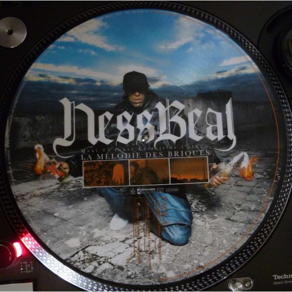 Album cover art for "La Mélodie des briques" by Nessbeal & Jango Jack