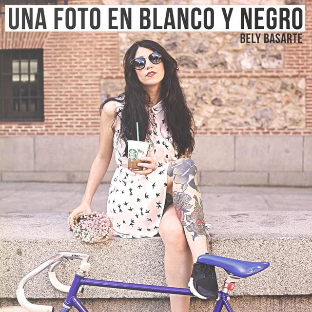 Album cover art for "Una Foto En Blanco Y Negro (El Canto Del Loco)" by Bely Basarte