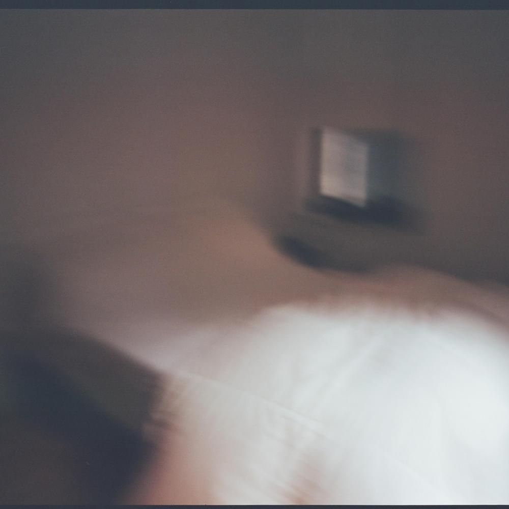 Album cover art for "A Mi Cama" by ¿Téo?